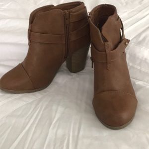 LC Lauren Conrad booties